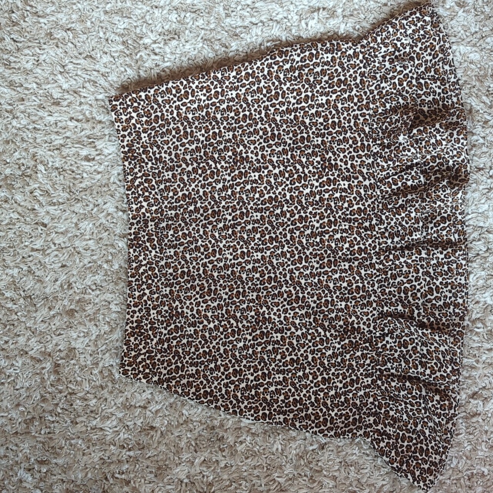 Ruffle hem cheetah print mini skirt